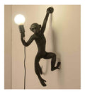 Solution lumineuse Noir et Ambre au dessin sobre en format applique murale 40 W E27