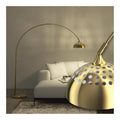 Lampadaire Dore et Ambre aux lignes epurees avec eclairage confortable